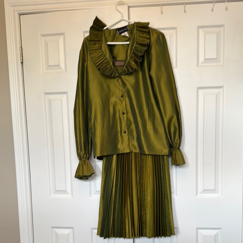 Elegant Green blouse and skirt